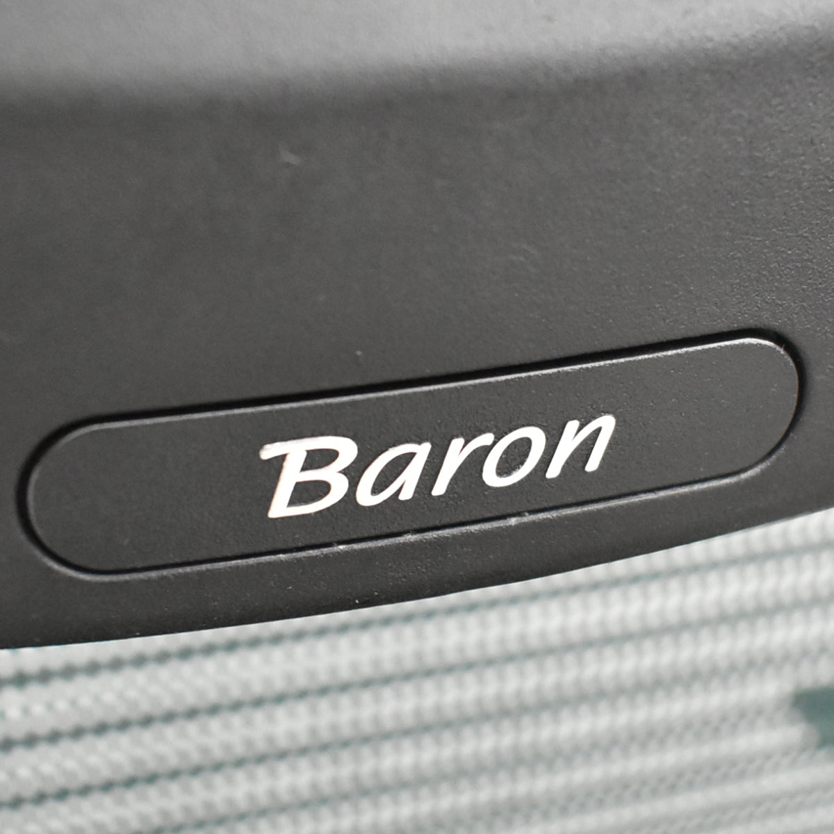 【中古】オカムラ　バロン　エクストラハイバック　ヘッドレスト　固定肘　ダークグリーン　2025120203【中古オフィス家具】