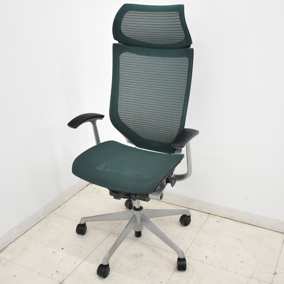 【中古】オカムラ　バロン　エクストラハイバック　ヘッドレスト　固定肘　ダークグリーン　2025120203【中古オフィス家具】
