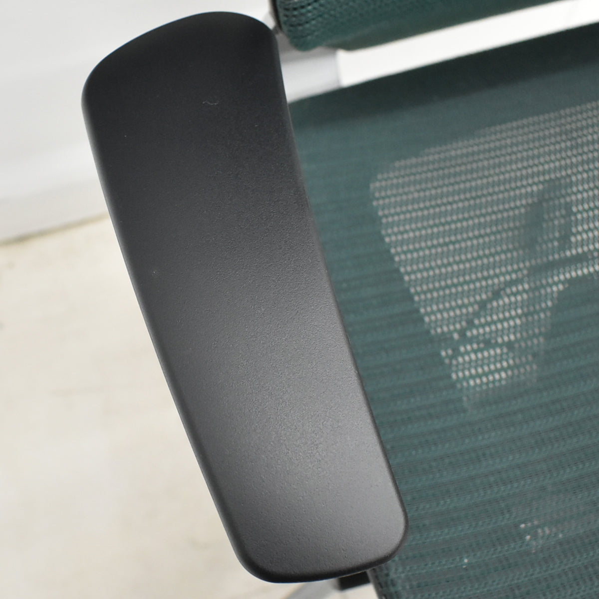 【中古】オカムラ　バロン　エクストラハイバック　ヘッドレスト　固定肘　ダークグリーン　2025120203【中古オフィス家具】