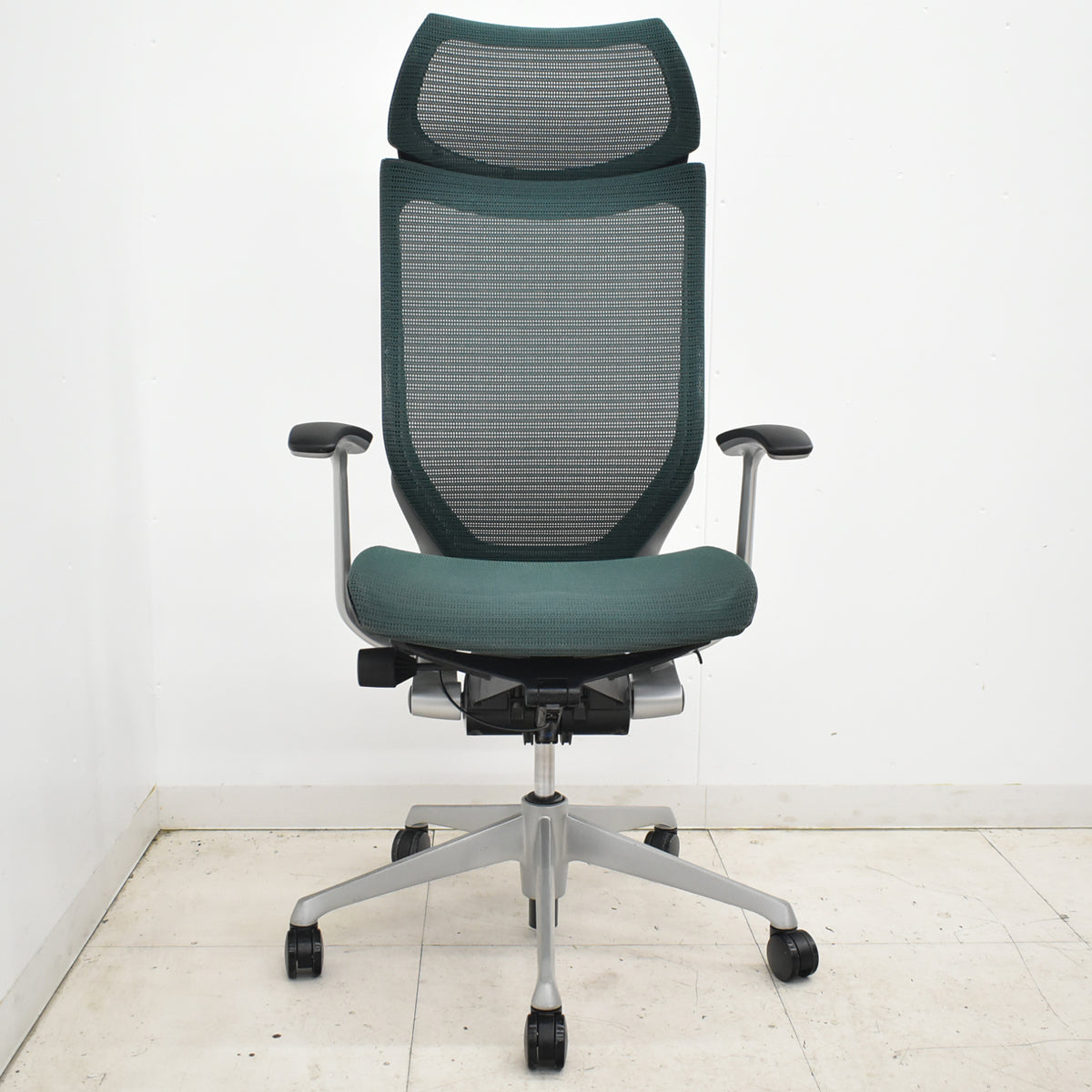 【中古】オカムラ　バロン　エクストラハイバック　ヘッドレスト　固定肘　ダークグリーン　2025120203【中古オフィス家具】