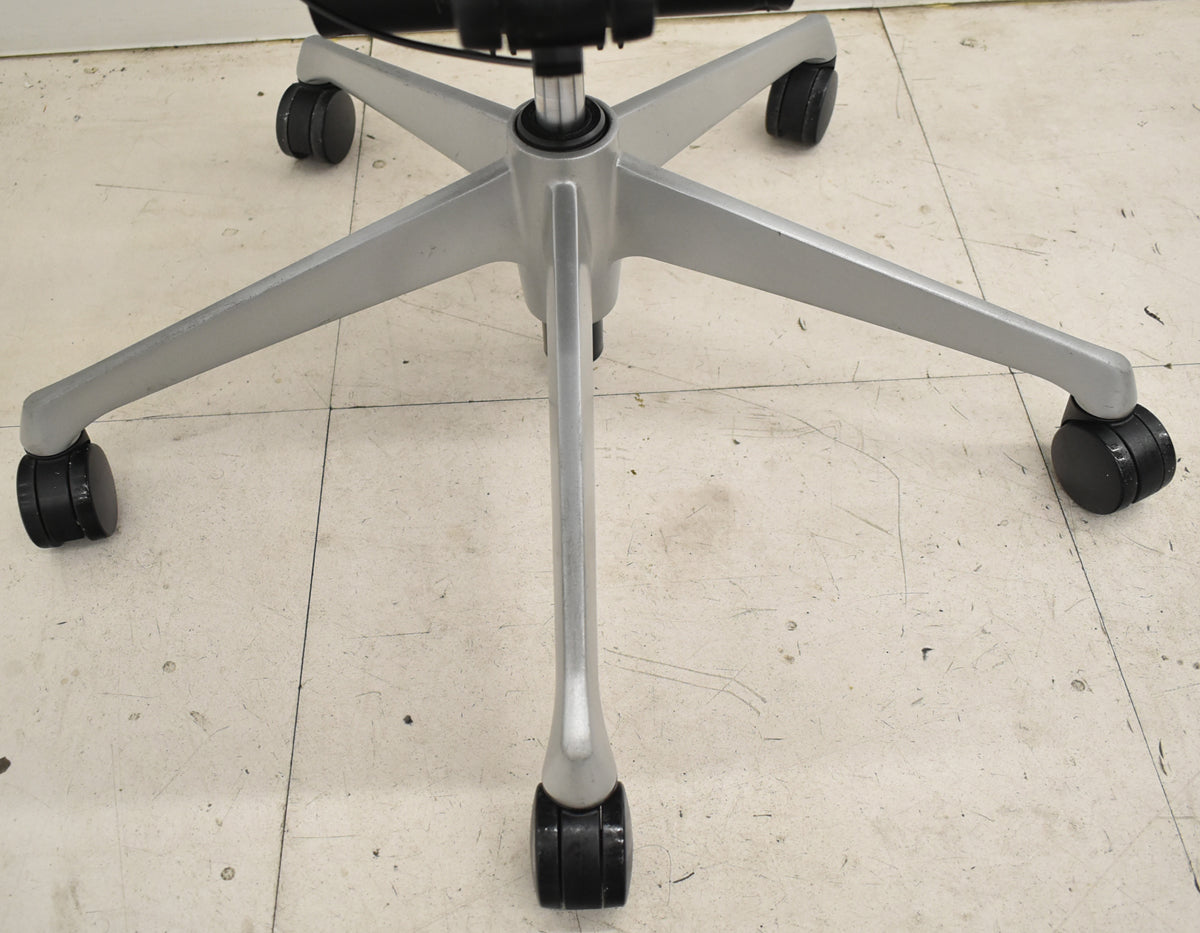 【中古】オカムラ　バロン　エクストラハイバック　ヘッドレスト　固定肘　ダークグリーン　2025120203【中古オフィス家具】