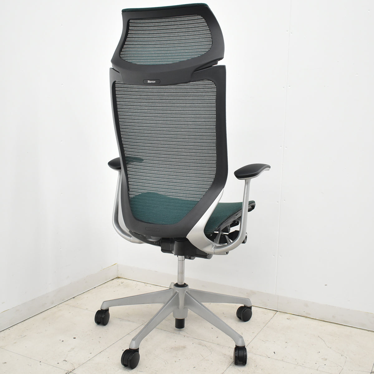 【中古】オカムラ　バロン　エクストラハイバック　ヘッドレスト　固定肘　ダークグリーン　2025120203【中古オフィス家具】