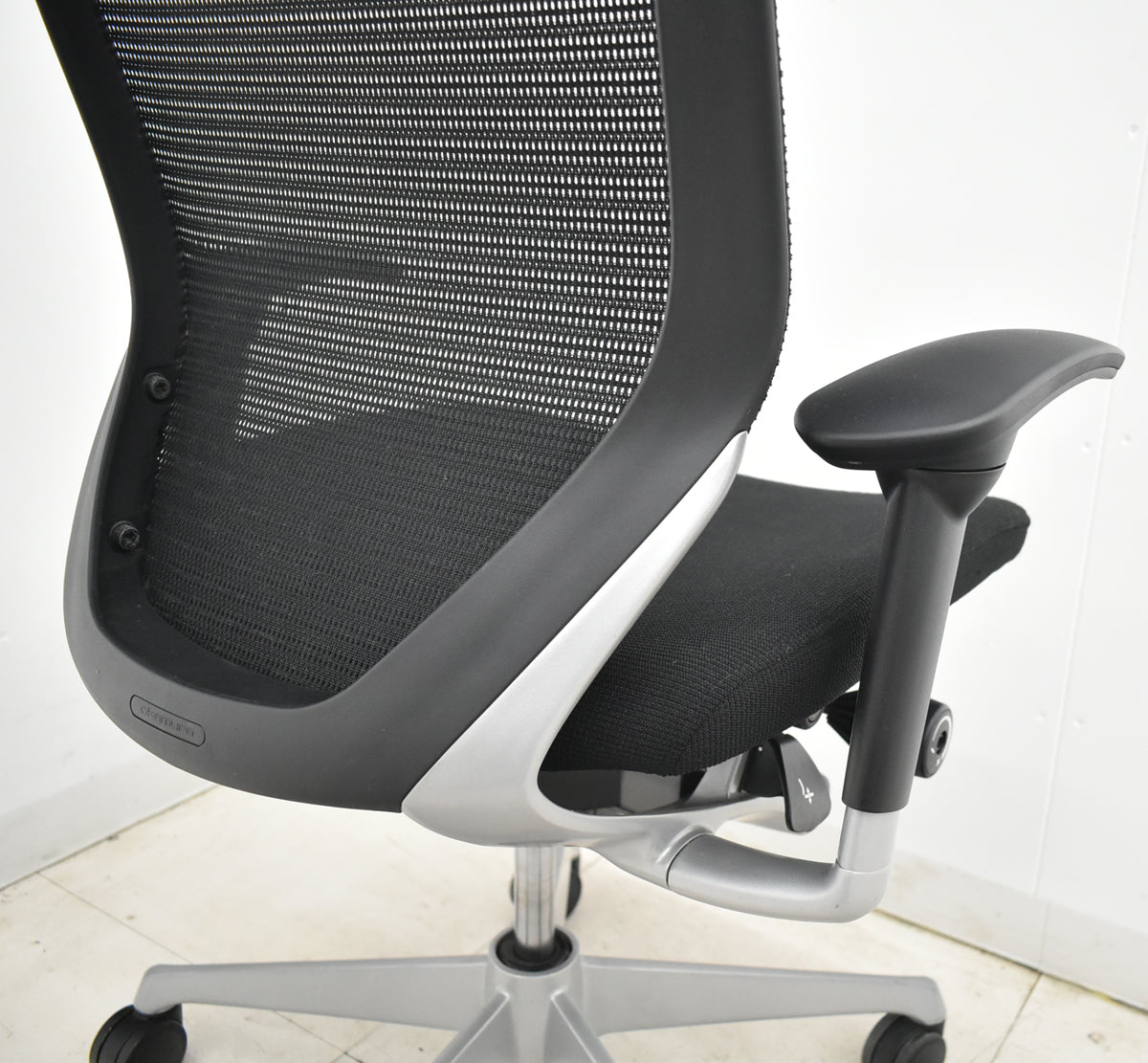 【中古】オカムラ　バロン　ハイバック　可動肘　ウレタンキャスター　ブラック　2025120204【中古オフィス家具】