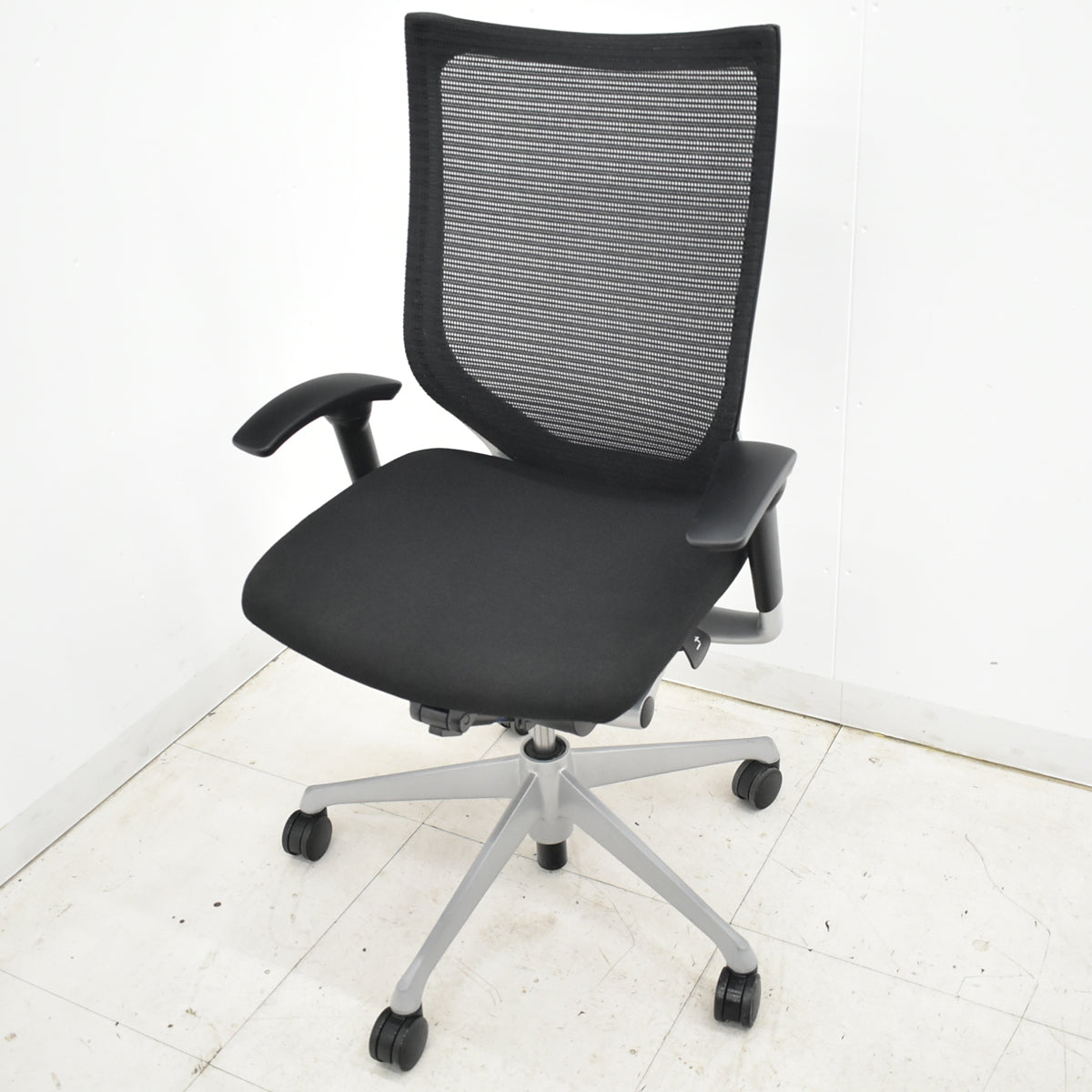 【中古】オカムラ　バロン　ハイバック　可動肘　ウレタンキャスター　ブラック　2025120204【中古オフィス家具】