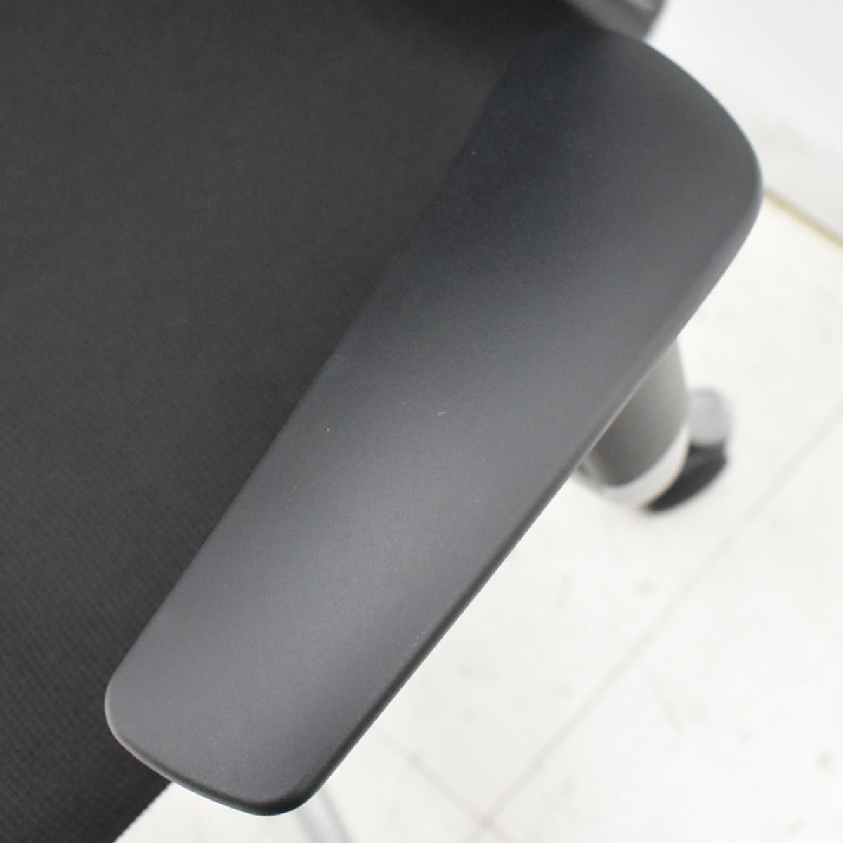 【中古】オカムラ　バロン　ハイバック　可動肘　ウレタンキャスター　ブラック　2025120204【中古オフィス家具】