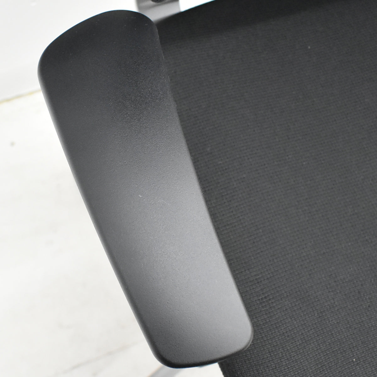 【中古】オカムラ　バロン　ハイバック　可動肘　ウレタンキャスター　ブラック　2025120204【中古オフィス家具】