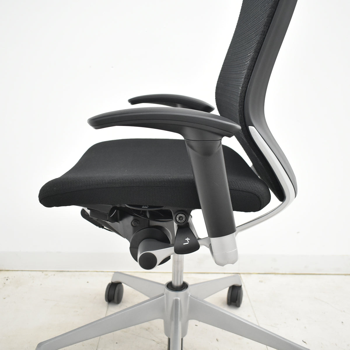 【中古】オカムラ　バロン　ハイバック　可動肘　ウレタンキャスター　ブラック　2025120204【中古オフィス家具】