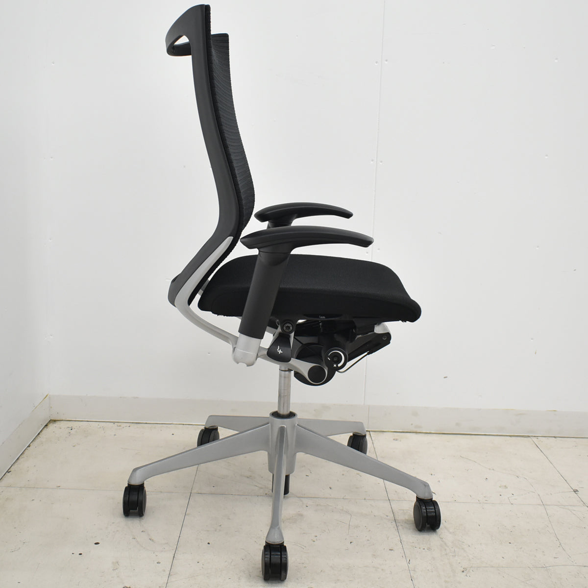 【中古】オカムラ　バロン　ハイバック　可動肘　ウレタンキャスター　ブラック　2025120204【中古オフィス家具】