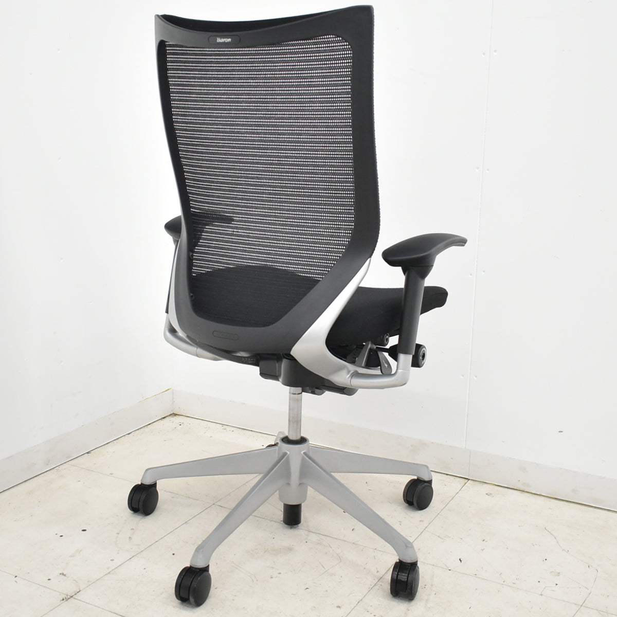 【中古】オカムラ　バロン　ハイバック　可動肘　ウレタンキャスター　ブラック　2025120204【中古オフィス家具】