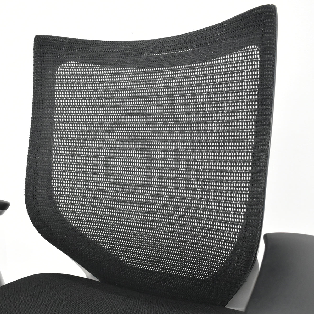 【中古】オカムラ　バロン　ローバック　固定肘　シルバー脚　ブラック　2025120205 【中古オフィス家具】