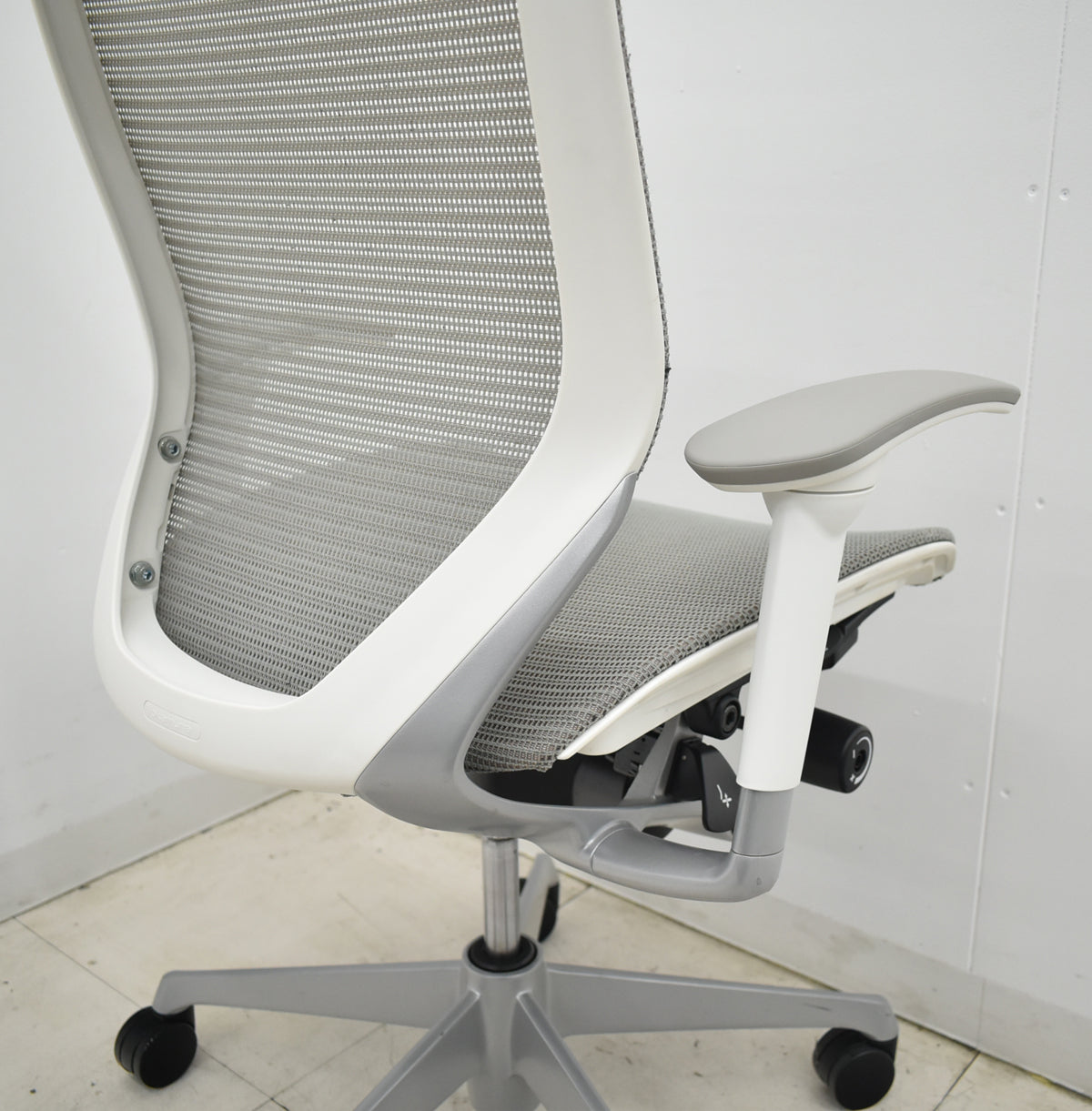 【中古】オカムラ　バロン　ハイバック　可動肘　ハンガー　2017年製　グレー　2025120206【中古オフィス家具】