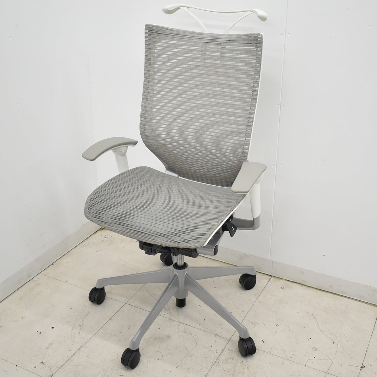 【中古】オカムラ　バロン　ハイバック　可動肘　ハンガー　2017年製　グレー　2025120206【中古オフィス家具】