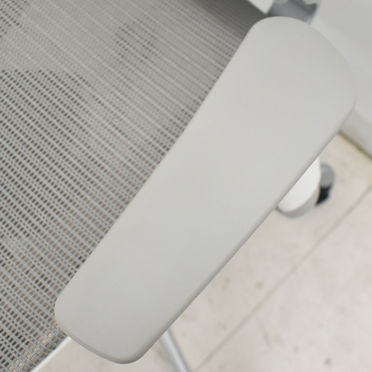 【中古】オカムラ　バロン　ハイバック　可動肘　ハンガー　2017年製　グレー　2025120206【中古オフィス家具】