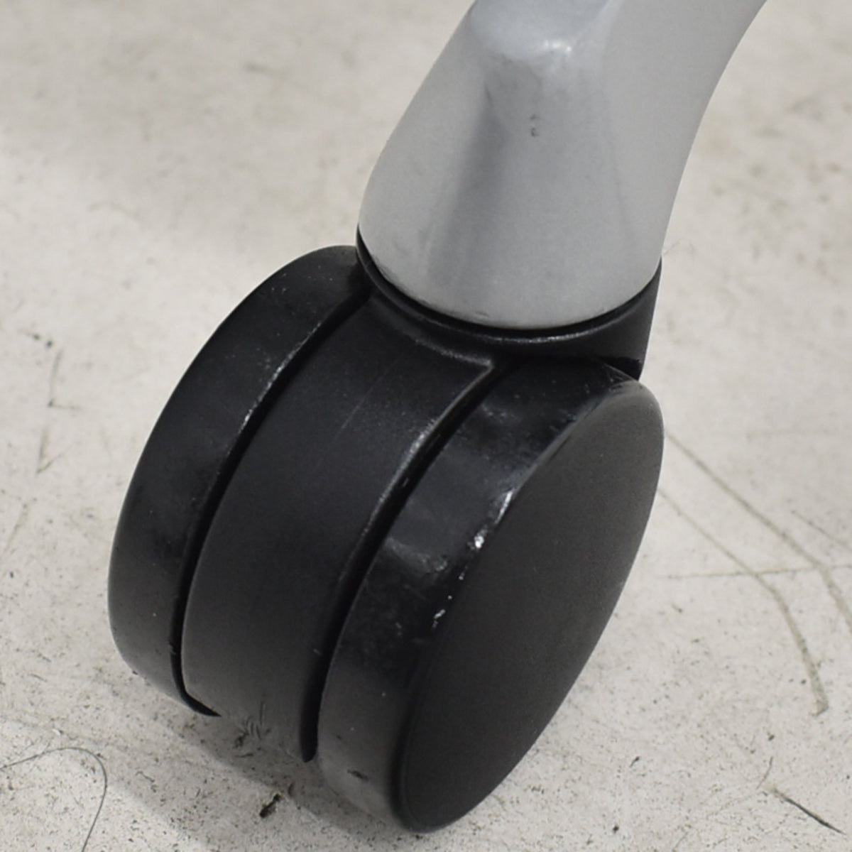 【中古】オカムラ　バロン　ハイバック　可動肘　ハンガー　2017年製　グレー　2025120206【中古オフィス家具】