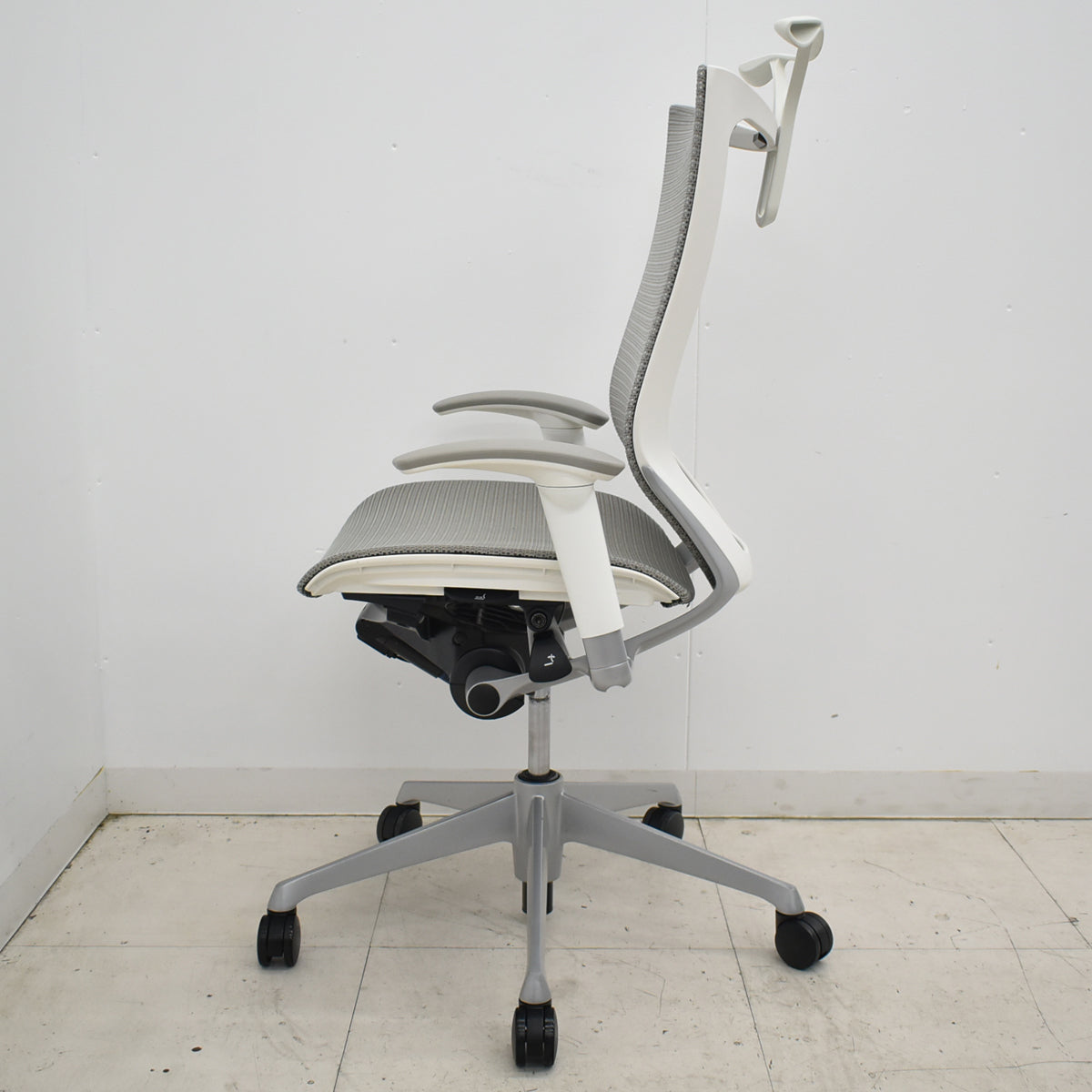 【中古】オカムラ　バロン　ハイバック　可動肘　ハンガー　2017年製　グレー　2025120206【中古オフィス家具】