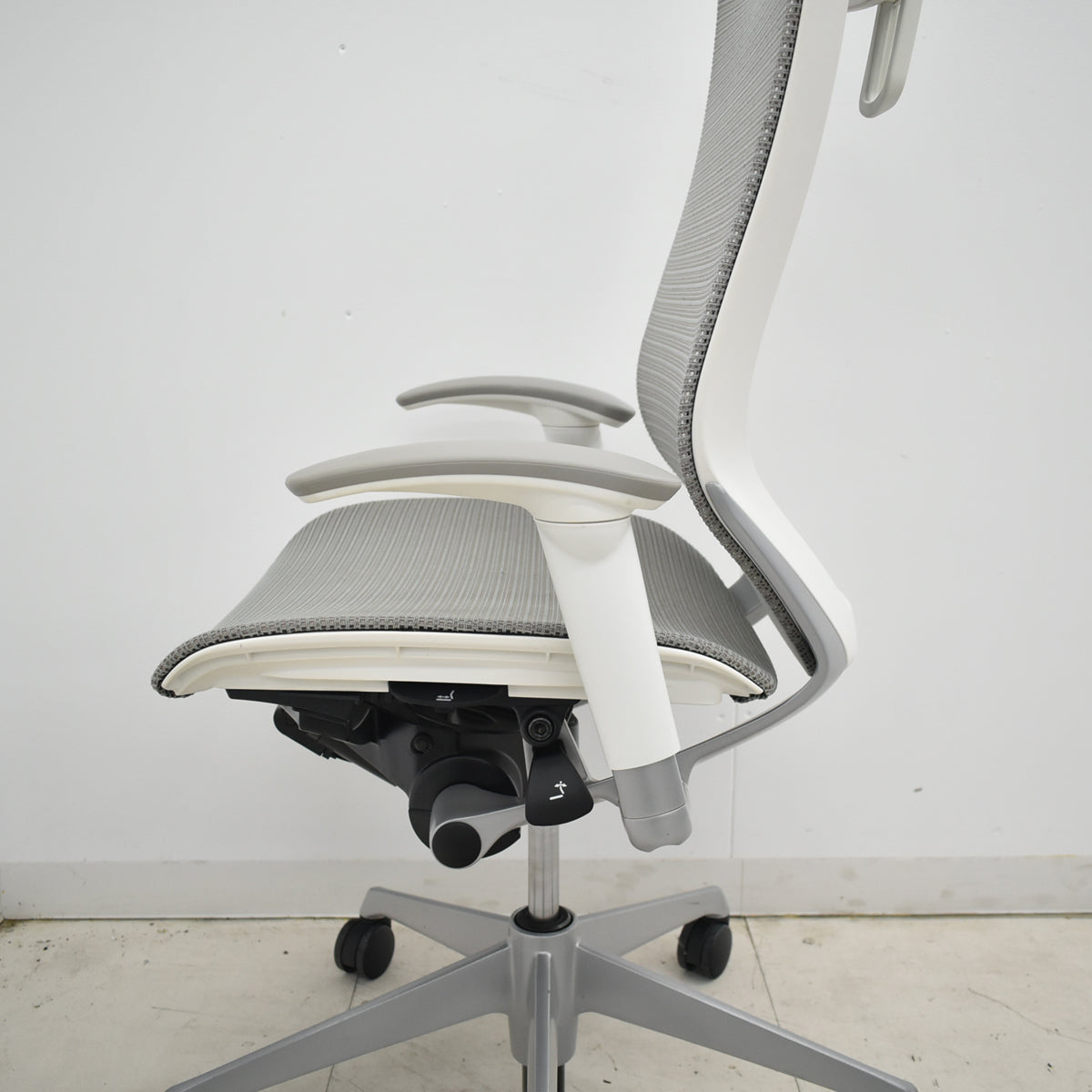 【中古】オカムラ　バロン　ハイバック　可動肘　ハンガー　2017年製　グレー　2025120206【中古オフィス家具】