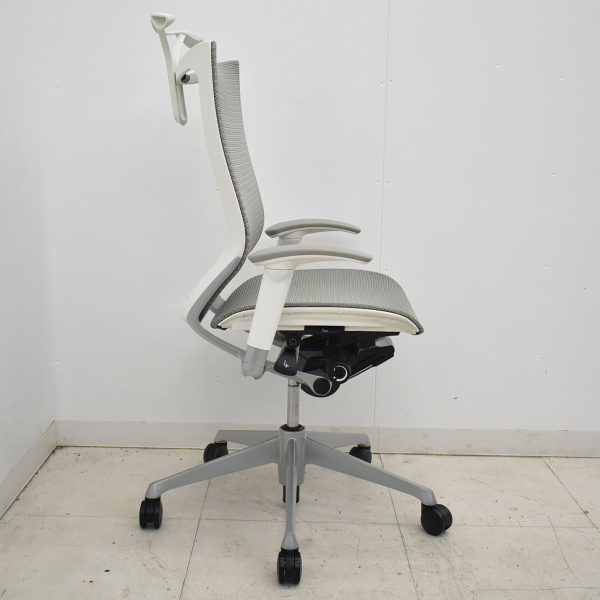 【中古】オカムラ　バロン　ハイバック　可動肘　ハンガー　2017年製　グレー　2025120206【中古オフィス家具】