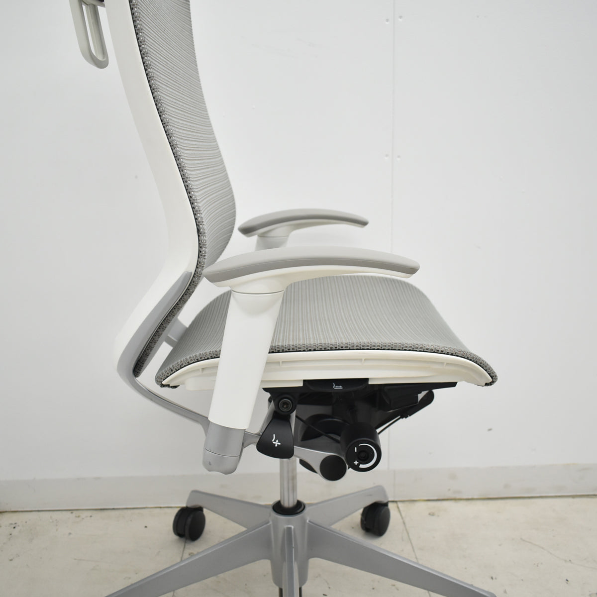 【中古】オカムラ　バロン　ハイバック　可動肘　ハンガー　2017年製　グレー　2025120206【中古オフィス家具】