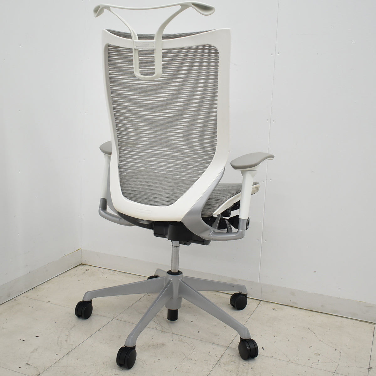 【中古】オカムラ　バロン　ハイバック　可動肘　ハンガー　2017年製　グレー　2025120206【中古オフィス家具】