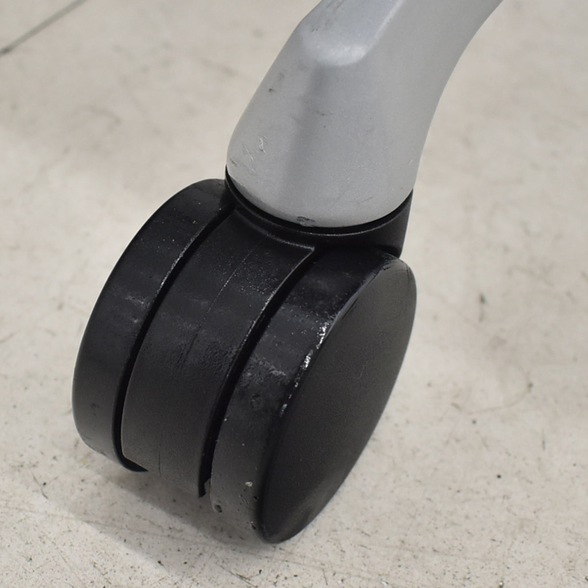 【中古】オカムラ　バロン　ハイバック　可動肘　ハンガー　2019年製　グレー　2025120207【中古オフィス家具】