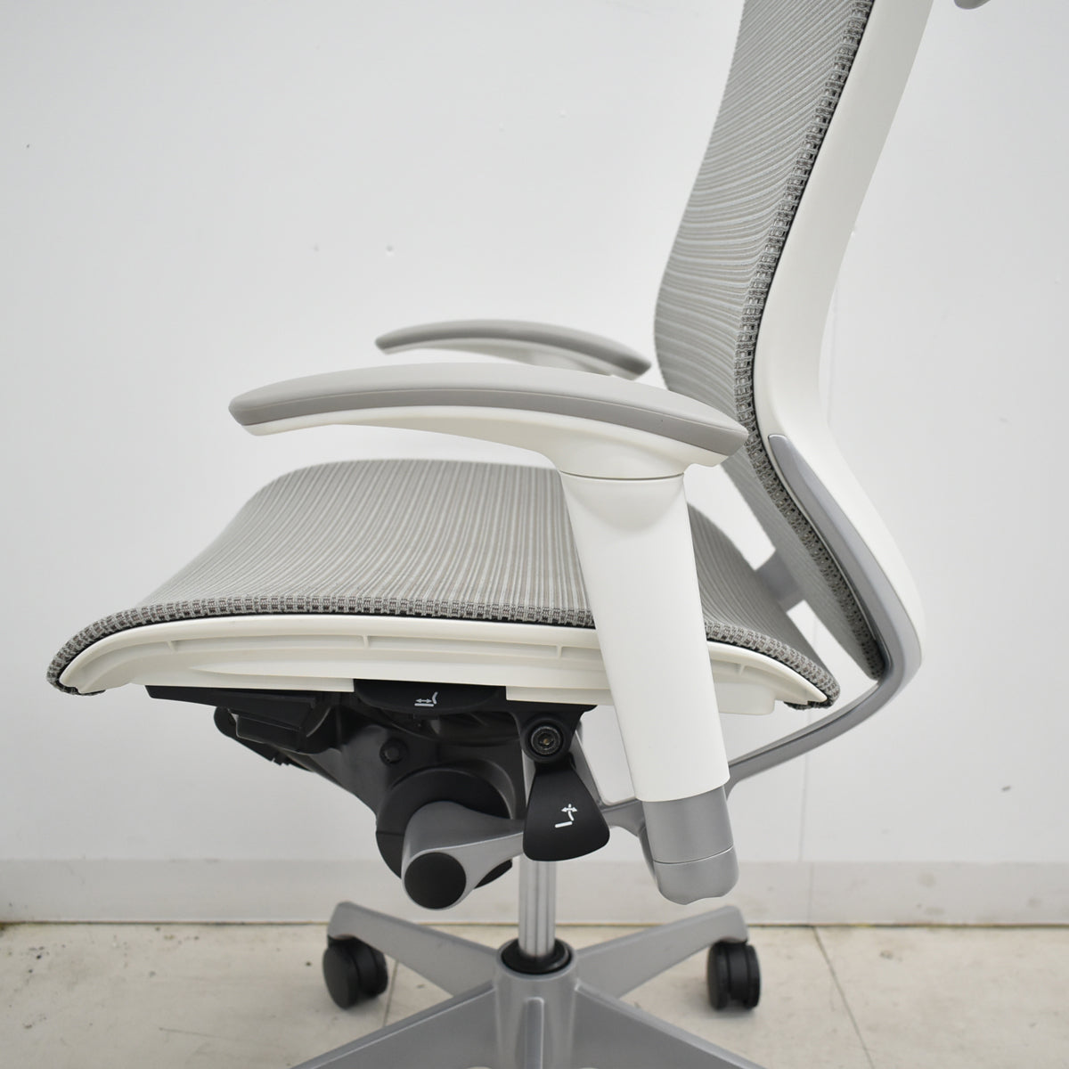 【中古】オカムラ　バロン　ハイバック　可動肘　ハンガー　2019年製　グレー　2025120207【中古オフィス家具】