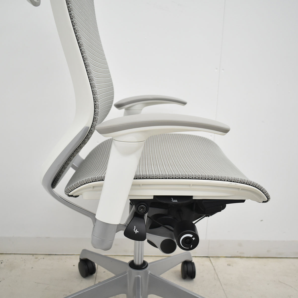 【中古】オカムラ　バロン　ハイバック　可動肘　ハンガー　2019年製　グレー　2025120207【中古オフィス家具】