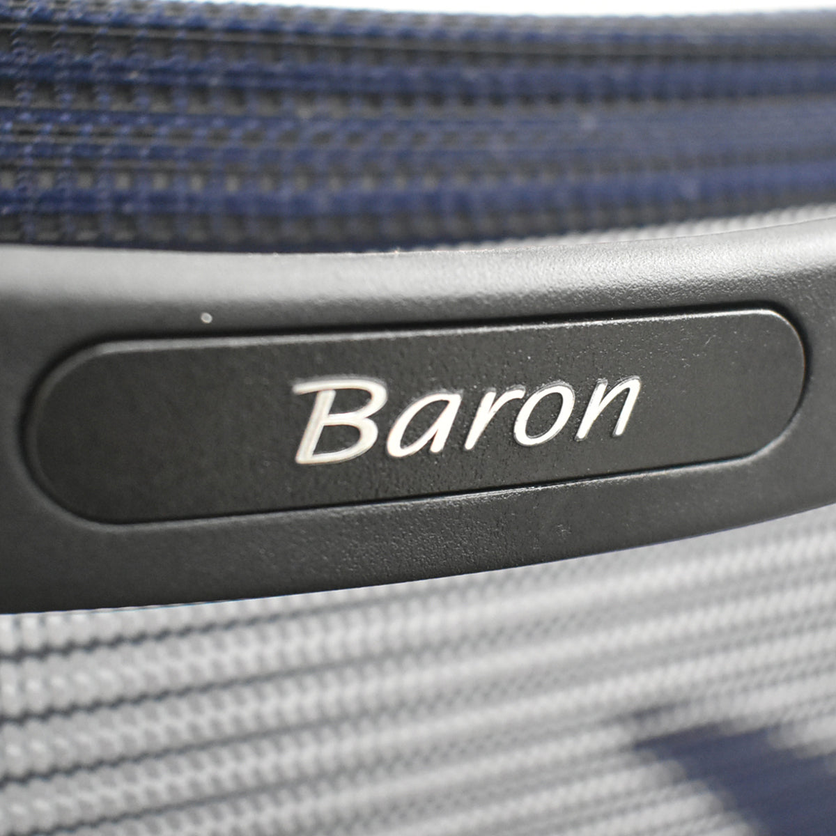 【中古】オカムラ　バロン　ローバック　固定肘（肘パット新品）昇降ガス新品　ダークブルー　2025120301 【中古オフィス家具】