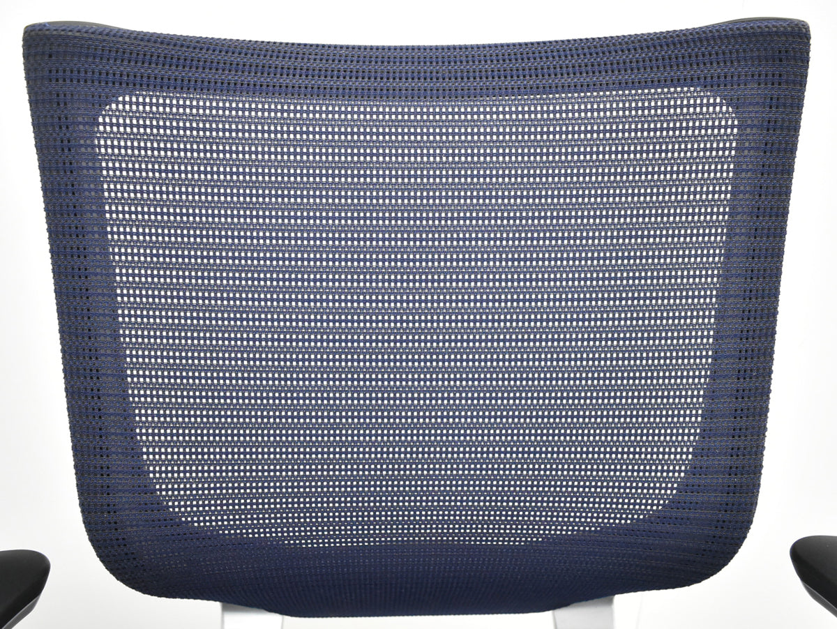 【中古】オカムラ　バロン　ローバック　固定肘（肘パット新品）昇降ガス新品　ダークブルー　2025120301 【中古オフィス家具】