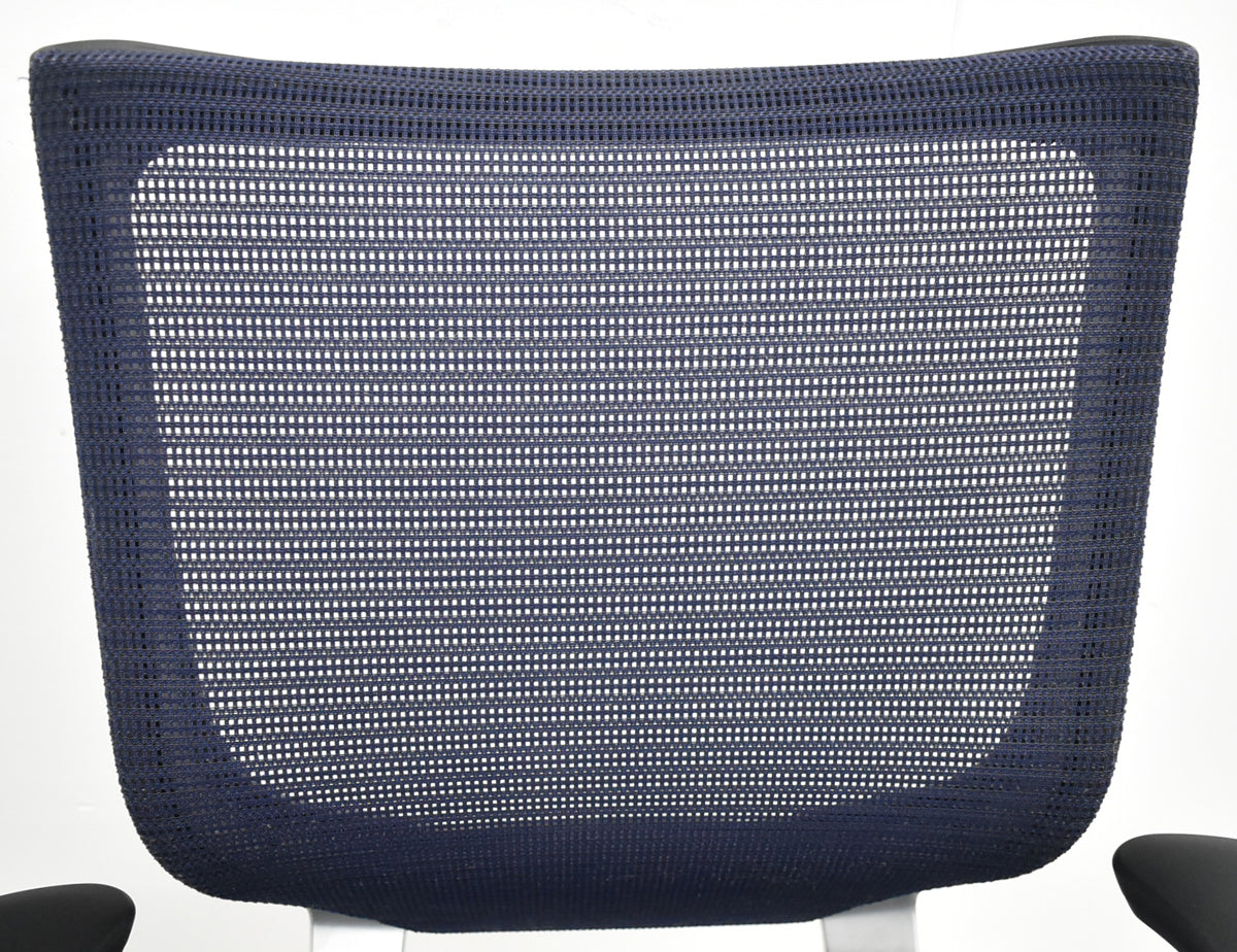 【中古】オカムラ　バロン　ローバック　固定肘（肘パット新品）昇降ガス新品　ダークブルー　2025120302【中古オフィス家具】