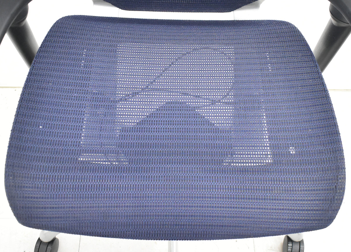 【中古】オカムラ　バロン　ローバック　固定肘（肘パット新品）昇降ガス新品　ダークブルー　2025120302【中古オフィス家具】