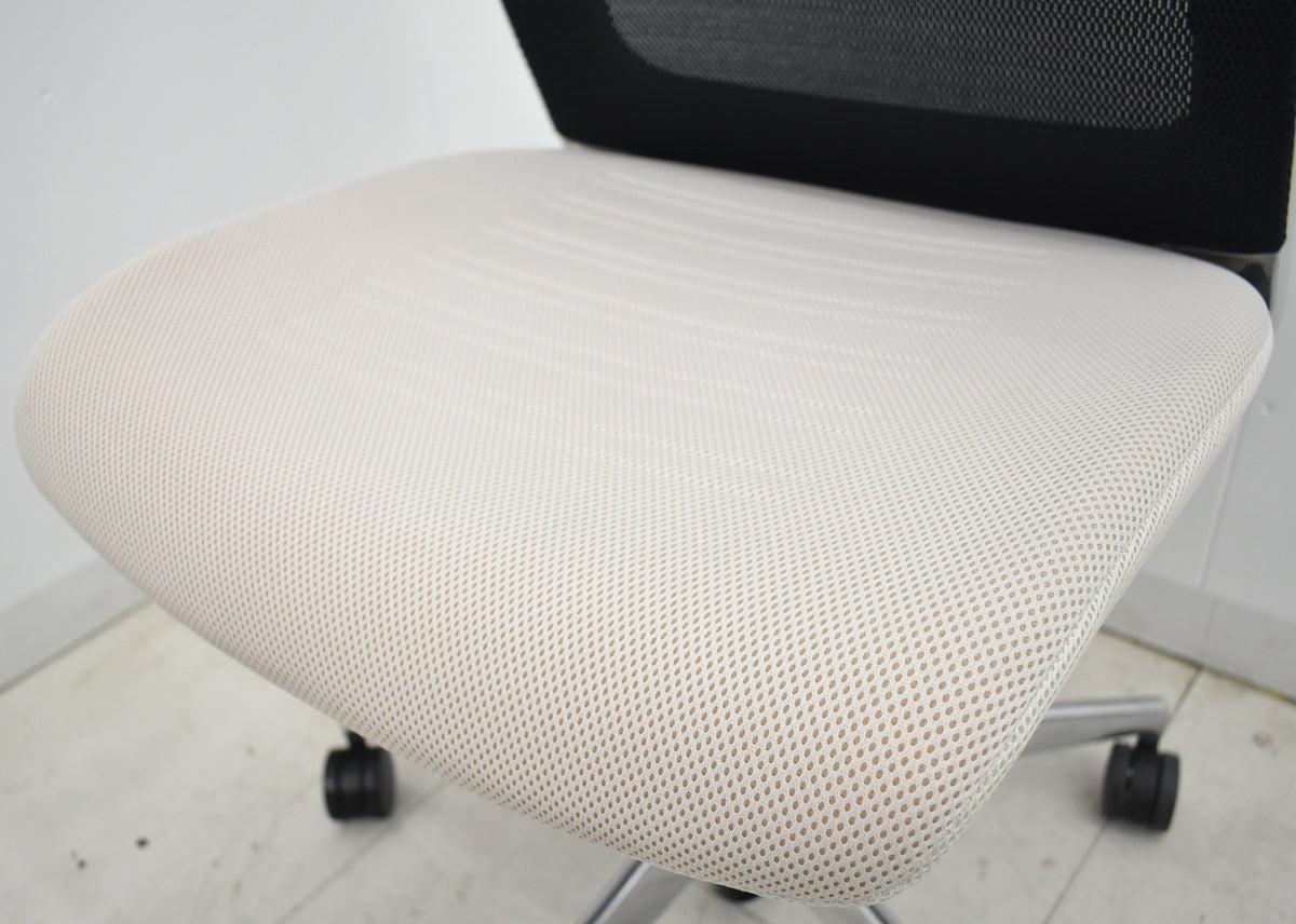 【中古】コクヨ　エアフォート　肘なし　エアランバーサポート　ポリッシュ　アイボリー　2025120303【中古オフィス家具】