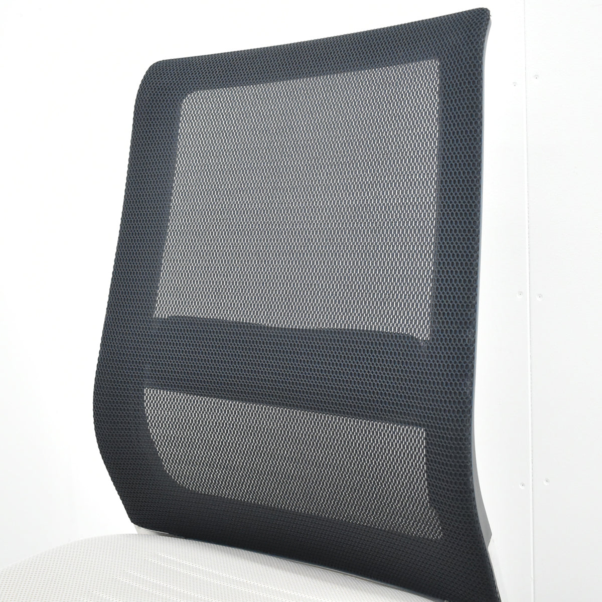 【中古】コクヨ　エアフォート　肘なし　エアランバーサポート　ポリッシュ　アイボリー　2025120303【中古オフィス家具】