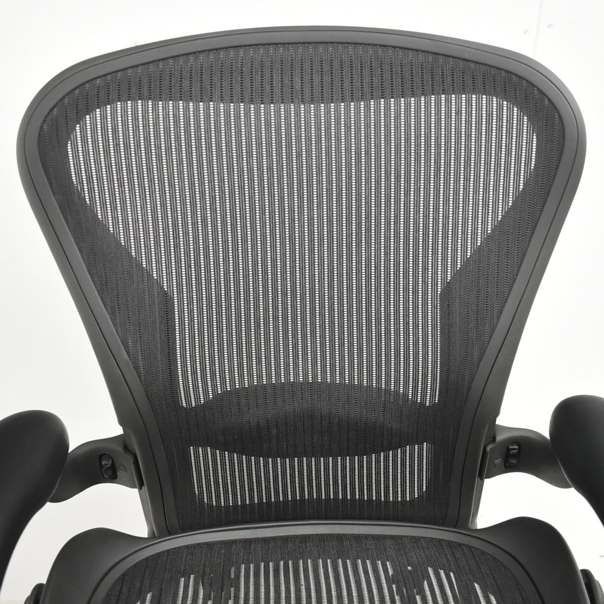【中古】ハーマンミラー　アーロンチェア　Bサイズ　フル装備　ランバーサポート　ブラック　2025120304【中古オフィス家具】