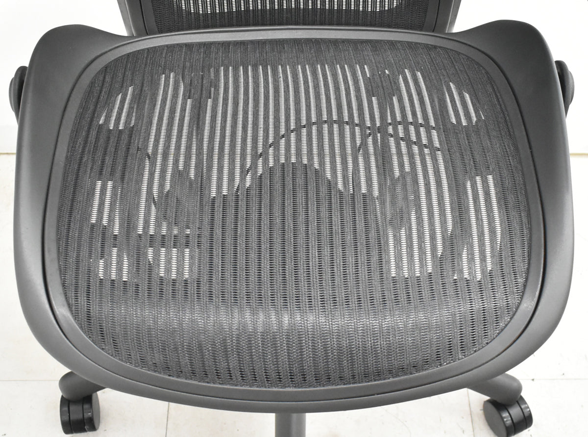 【中古】ハーマンミラー　アーロンチェア　Bサイズ　フル装備　ランバーサポート　ブラック　2025120304【中古オフィス家具】