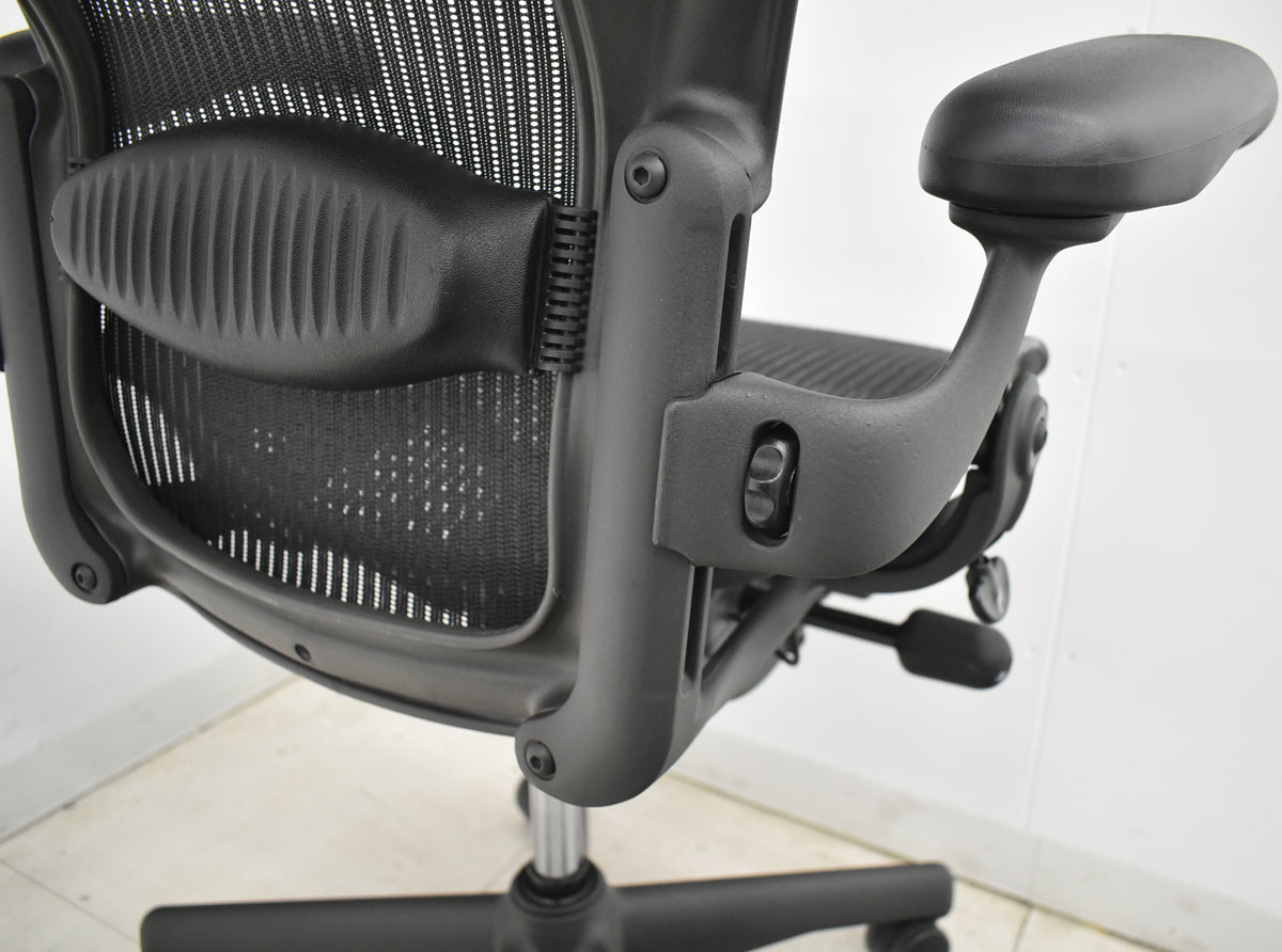 【中古】ハーマンミラー　アーロンチェア　Bサイズ　フル装備　ランバーサポート　ブラック　2025120304【中古オフィス家具】