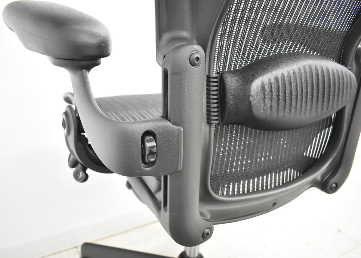 【中古】ハーマンミラー　アーロンチェア　Bサイズ　フル装備　ランバーサポート　ブラック　2025120304【中古オフィス家具】