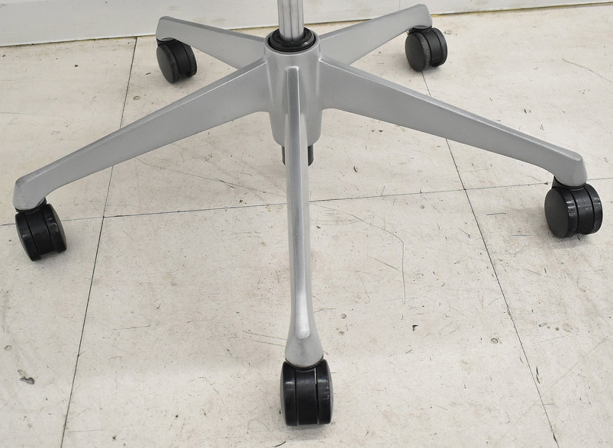 【中古】オカムラ　コーラル　ハイバック　可動肘　シルバー脚　ブラック　2025120306【中古オフィス家具】