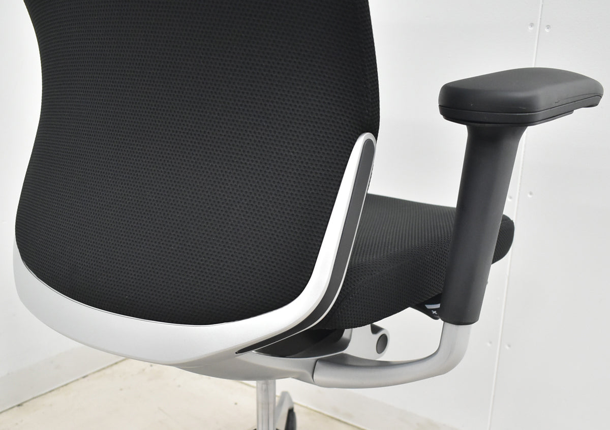 【中古】オカムラ　コーラル　ハイバック　可動肘　シルバー脚　ブラック　2025120306【中古オフィス家具】