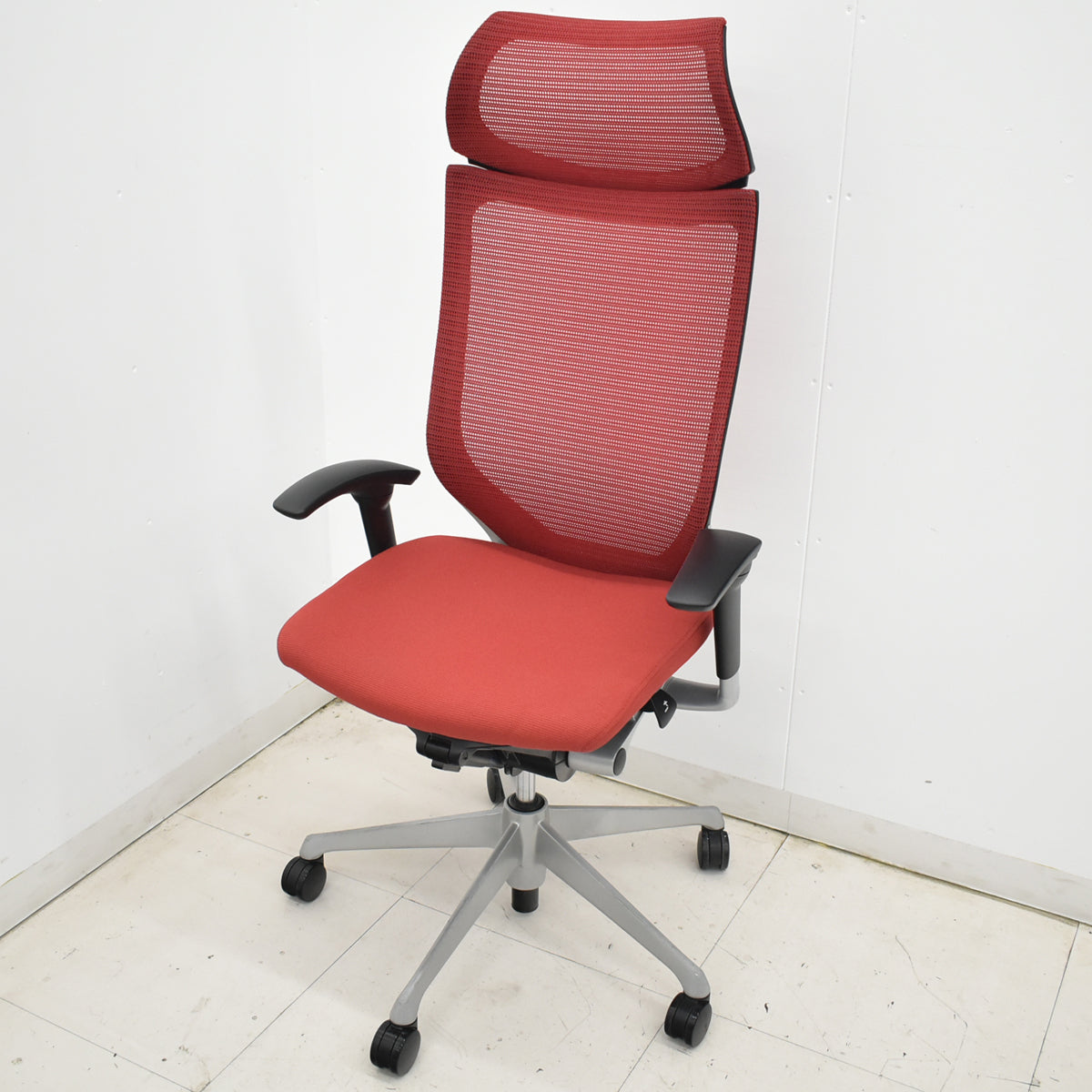 【中古】オカムラ　バロン　エクストラハイバック　ヘッドレスト　固定肘（肘パッド新品）レッド　2025120401【中古オフィス家具】