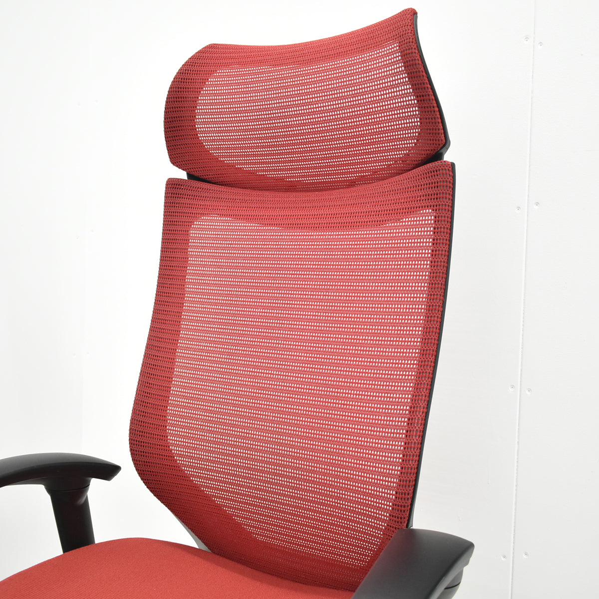 【中古】オカムラ　バロン　エクストラハイバック　ヘッドレスト　固定肘（肘パッド新品）レッド　2025120401【中古オフィス家具】