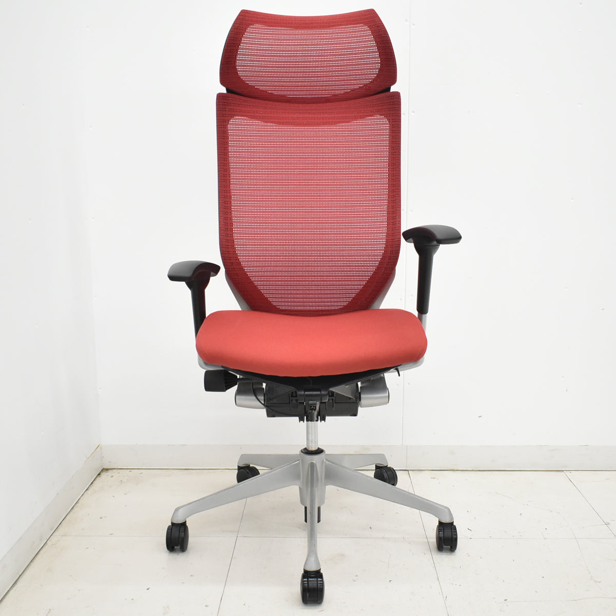 【中古】オカムラ　バロン　エクストラハイバック　ヘッドレスト　固定肘（肘パッド新品）レッド　2025120401【中古オフィス家具】