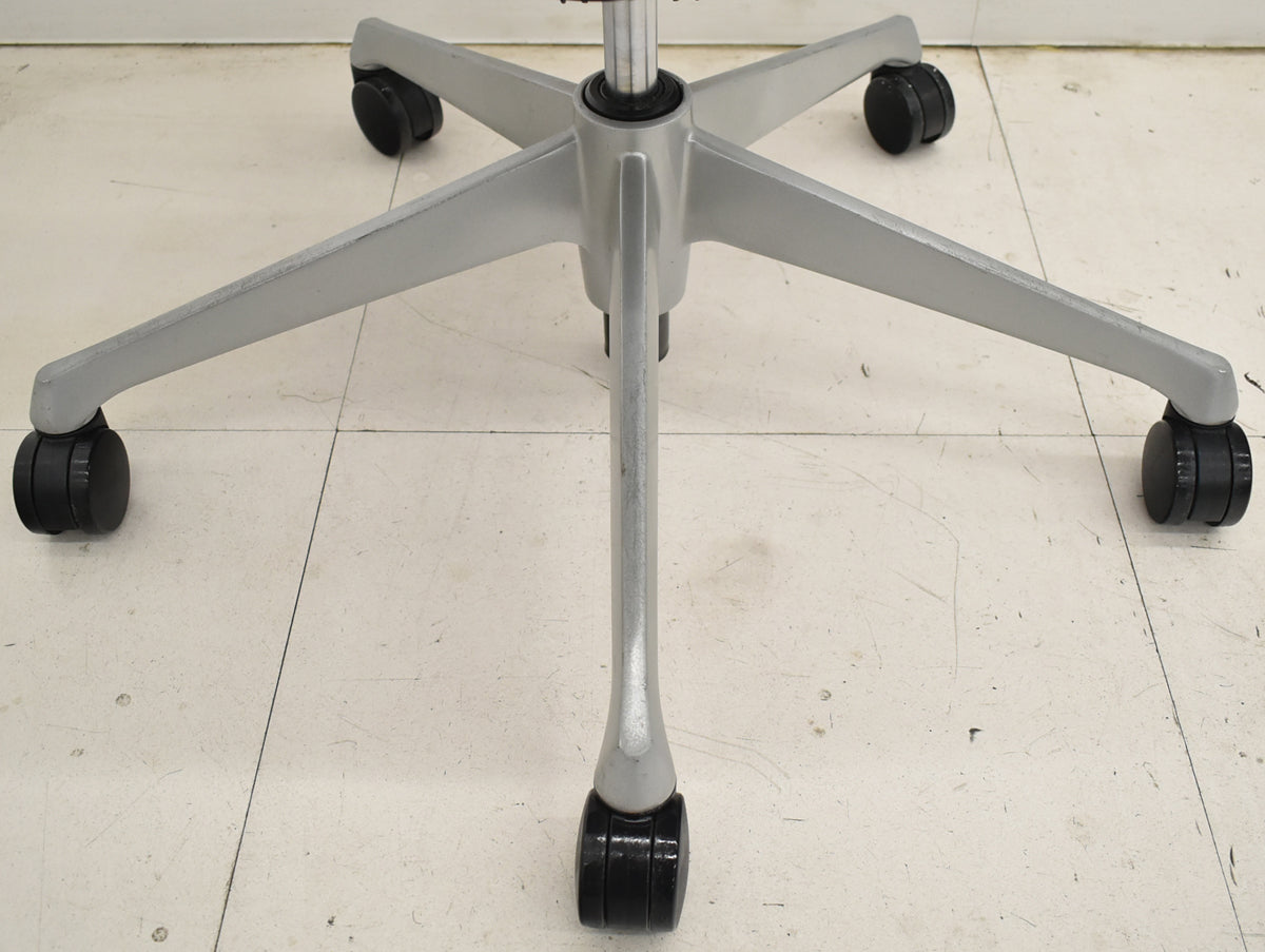 【中古】オカムラ　バロン　エクストラハイバック　ヘッドレスト　固定肘（肘パッド新品）レッド　2025120401【中古オフィス家具】