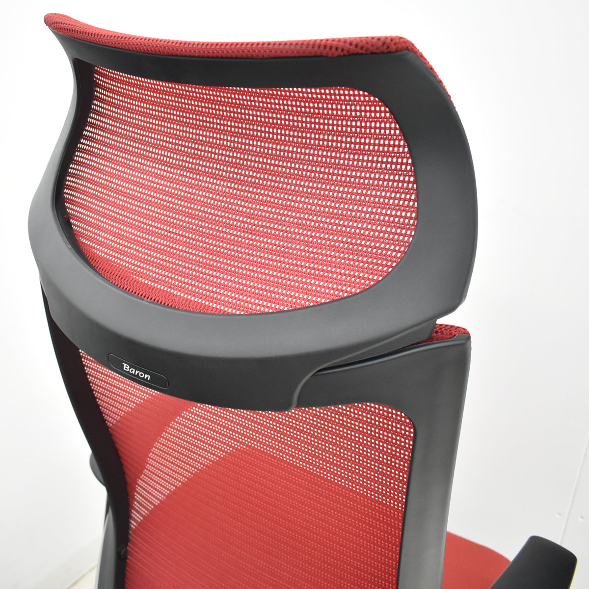 【中古】オカムラ　バロン　エクストラハイバック　ヘッドレスト　固定肘（肘パッド新品）レッド　2025120401【中古オフィス家具】