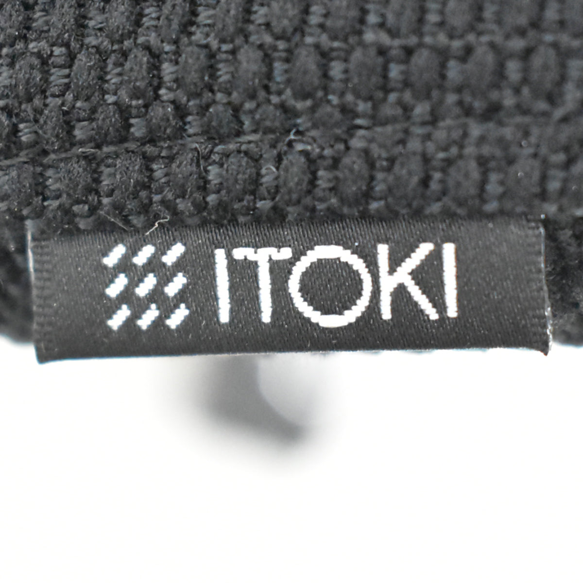 【中古】イトーキ　アクトチェア　４Ｄリンクアーム　ホワイトフレーム　ポリッシュ　2020年製　ブラック　　2025120402【中古オフィス家具】