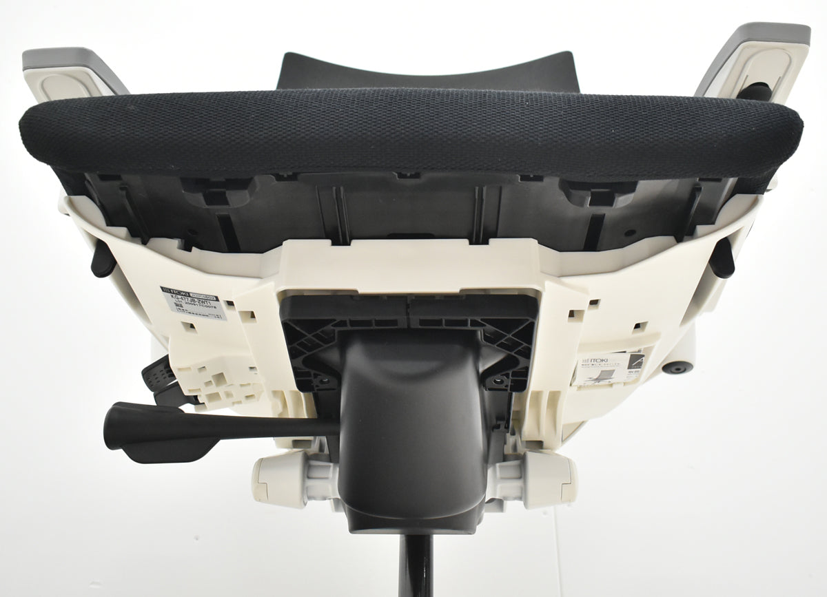 【中古】イトーキ　アクトチェア　４Ｄリンクアーム　ホワイトフレーム　ポリッシュ　2020年製　ブラック　　2025120402【中古オフィス家具】