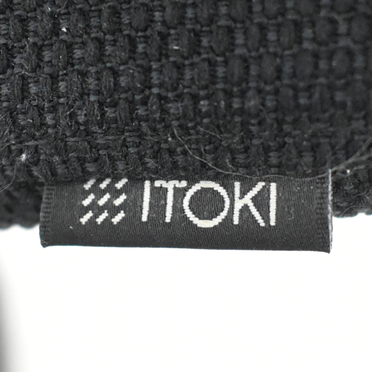 【中古】イトーキ　アクトチェア　４Ｄリンクアーム　ホワイトフレーム　ポリッシュ　2020年製　ブラック　　2025120403【中古オフィス家具】