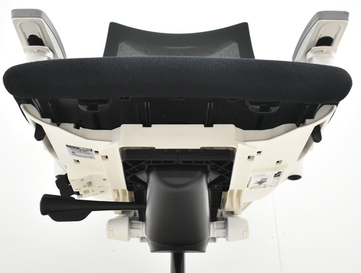 【中古】イトーキ　アクトチェア　４Ｄリンクアーム　ホワイトフレーム　ポリッシュ　2020年製　ブラック　　2025120403【中古オフィス家具】