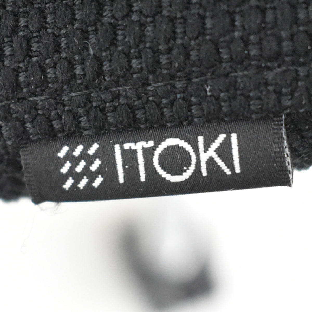 【中古】イトーキ　アクトチェア　４Ｄリンクアーム　ホワイトフレーム　ポリッシュ　2020年製　ブラック　　2025120404【中古オフィス家具】