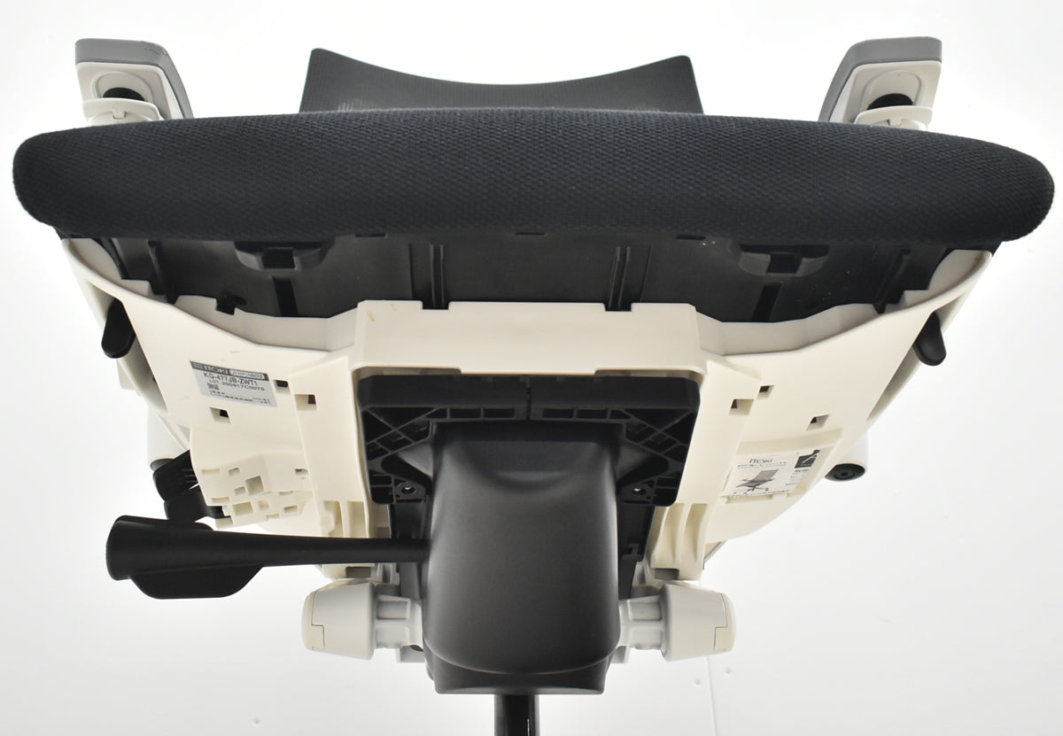 【中古】イトーキ　アクトチェア　４Ｄリンクアーム　ホワイトフレーム　ポリッシュ　2020年製　ブラック　　2025120404【中古オフィス家具】