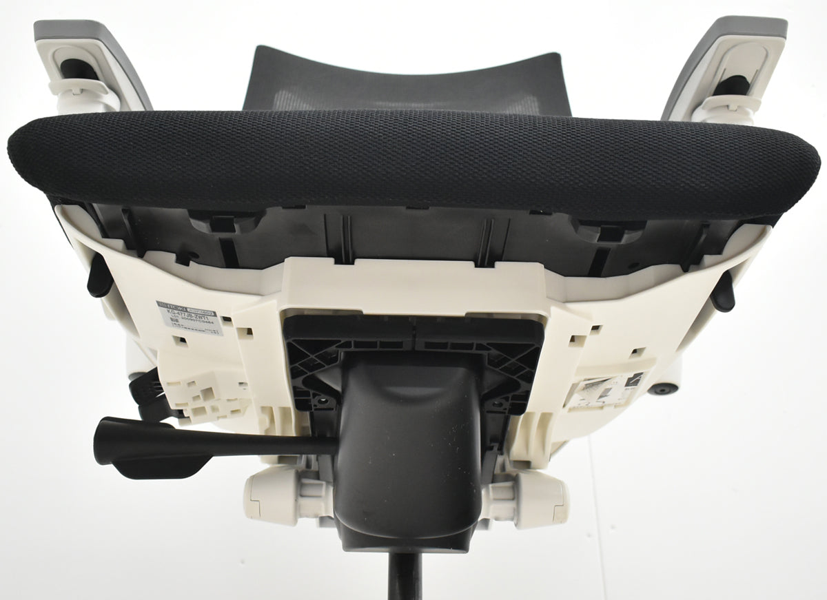 【中古】イトーキ　アクトチェア　４Ｄリンクアーム　ホワイトフレーム　ポリッシュ　ブラック　　2020年製　2025120405【中古オフィス家具】